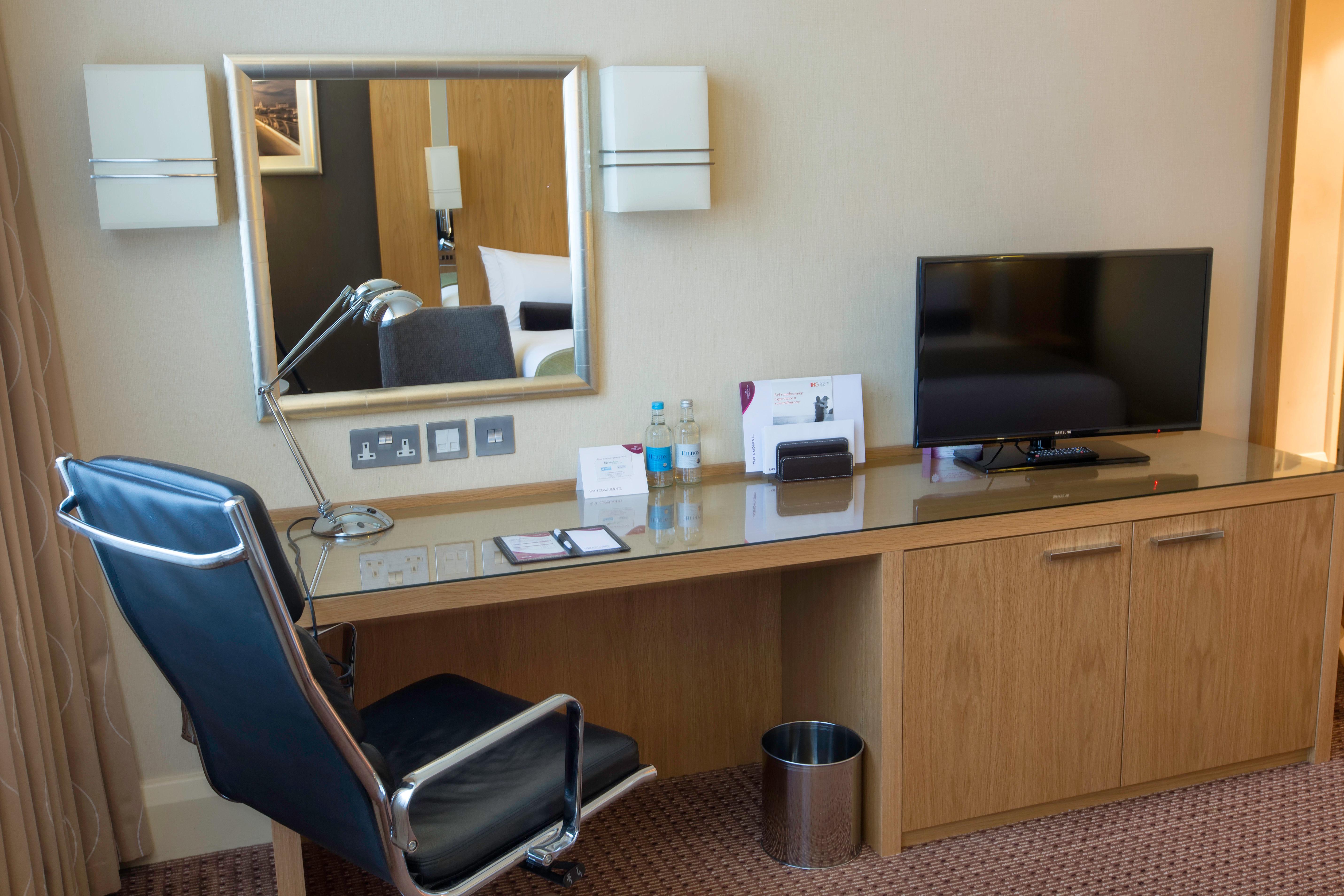 Crowne Plaza London Ealing By Ihg Hotel Exterior foto