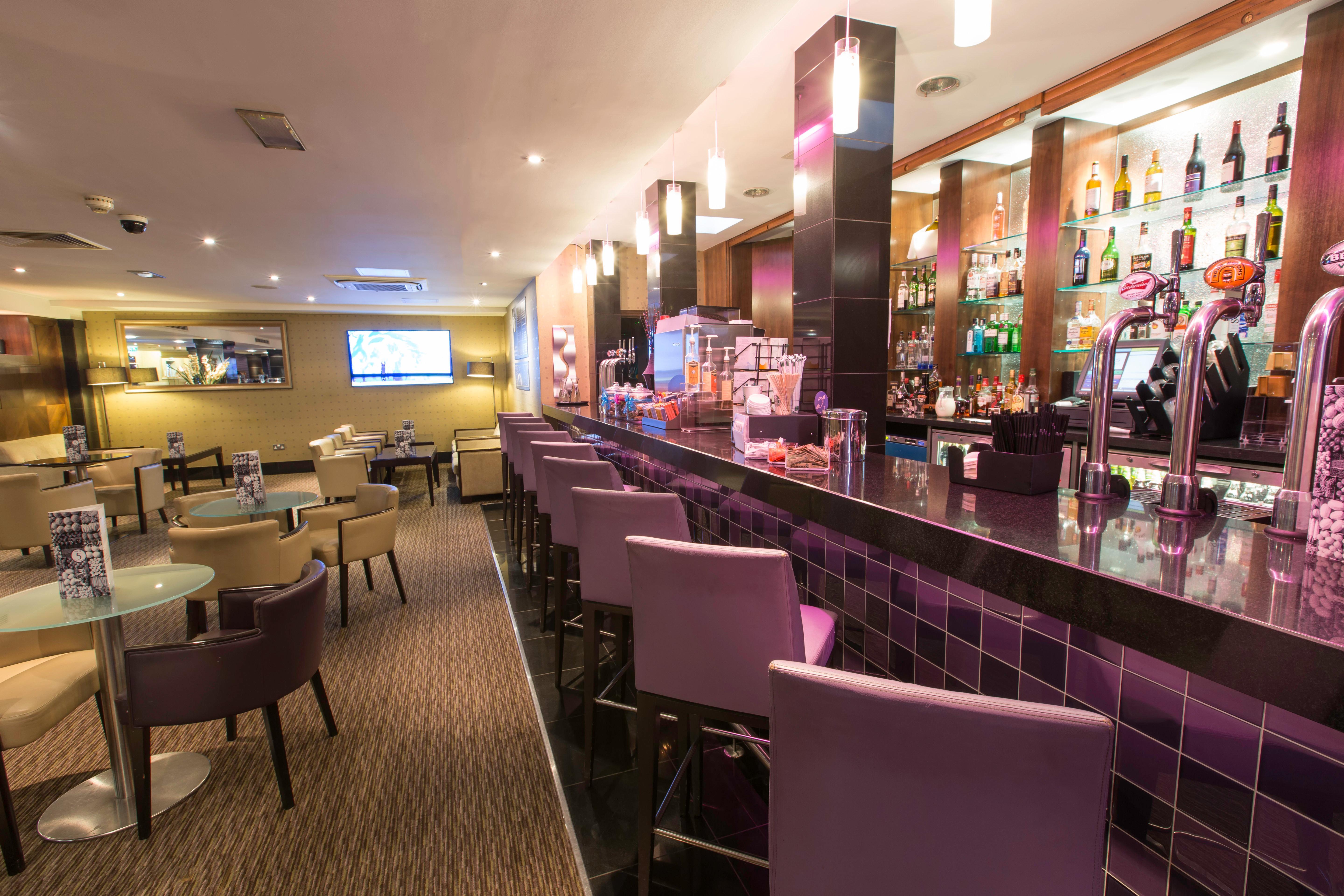 Crowne Plaza London Ealing By Ihg Hotel Exterior foto