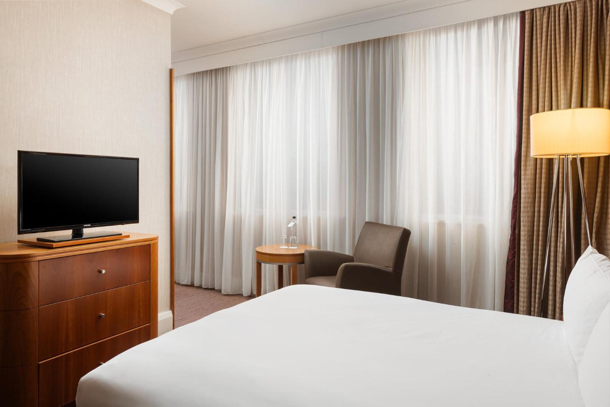 Crowne Plaza London Ealing By Ihg Hotel Exterior foto