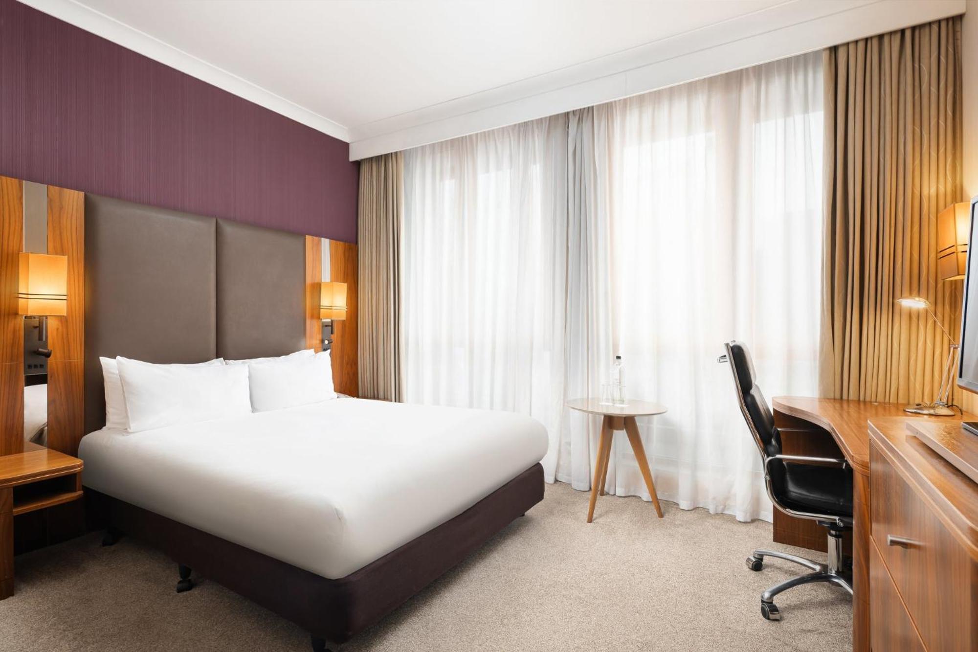 Crowne Plaza London Ealing By Ihg Hotel Exterior foto