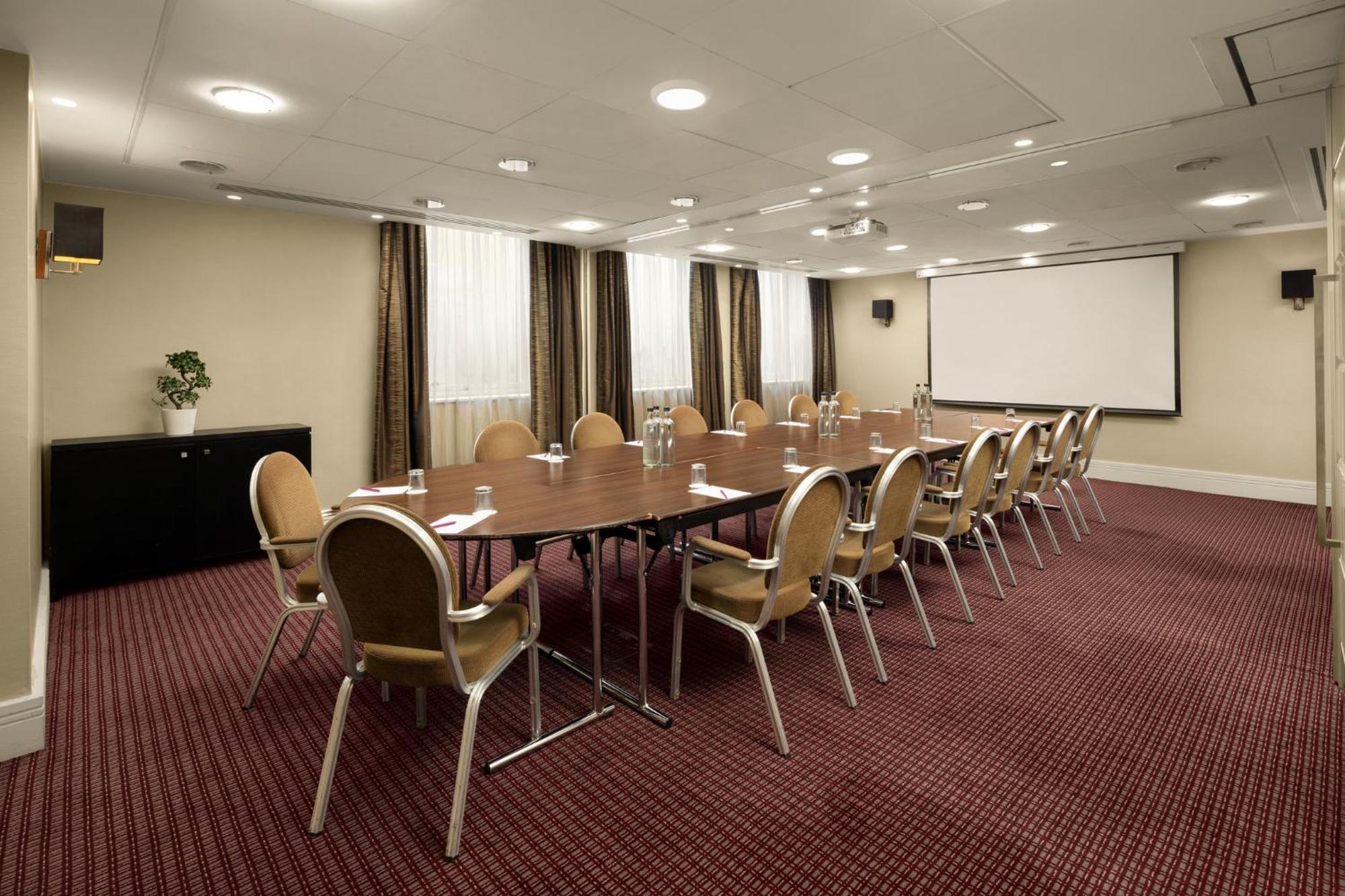Crowne Plaza London Ealing By Ihg Hotel Exterior foto