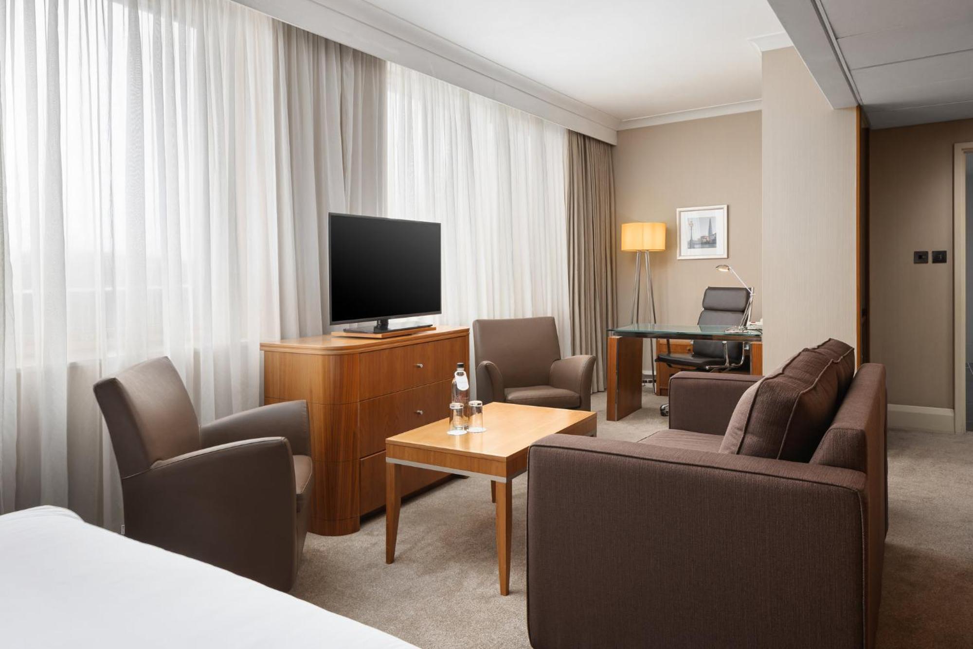 Crowne Plaza London Ealing By Ihg Hotel Exterior foto