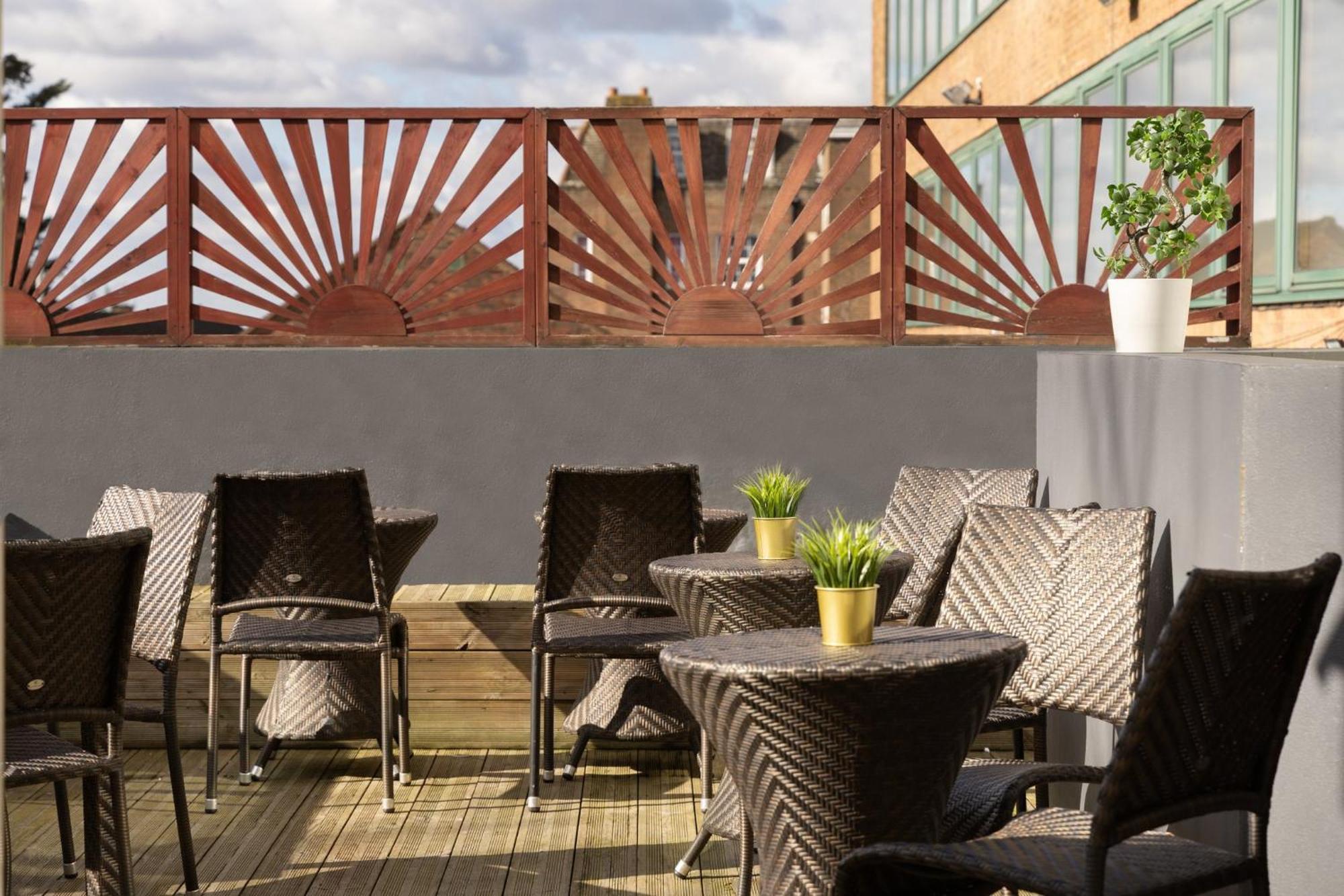 Crowne Plaza London Ealing By Ihg Hotel Exterior foto