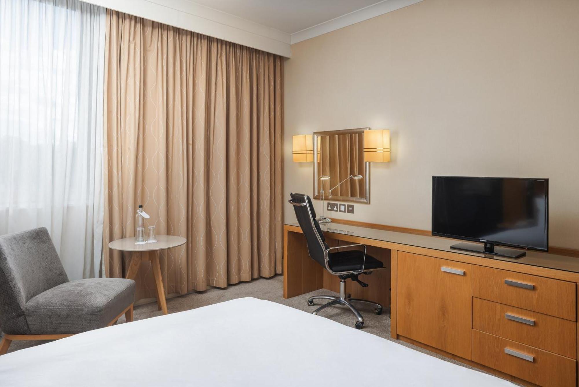 Crowne Plaza London Ealing By Ihg Hotel Exterior foto