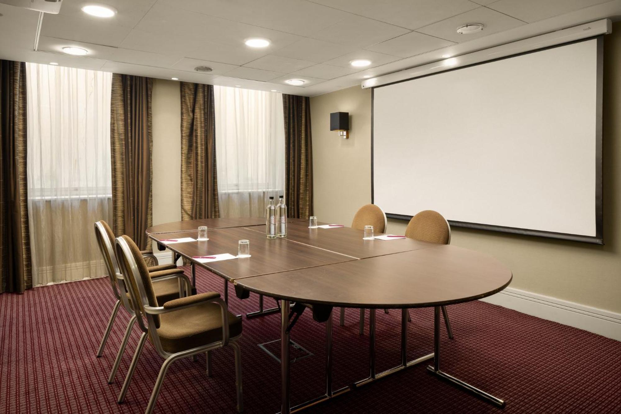 Crowne Plaza London Ealing By Ihg Hotel Exterior foto