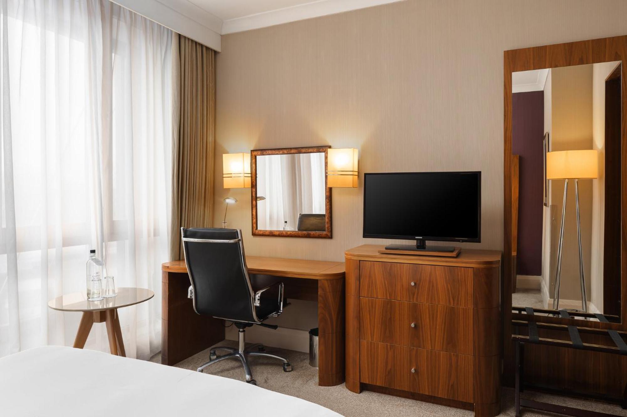 Crowne Plaza London Ealing By Ihg Hotel Exterior foto