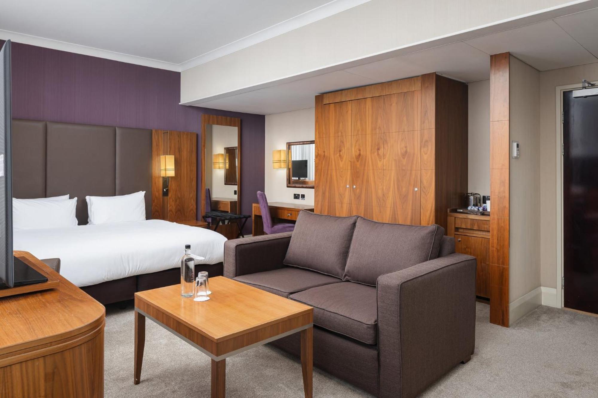 Crowne Plaza London Ealing By Ihg Hotel Exterior foto