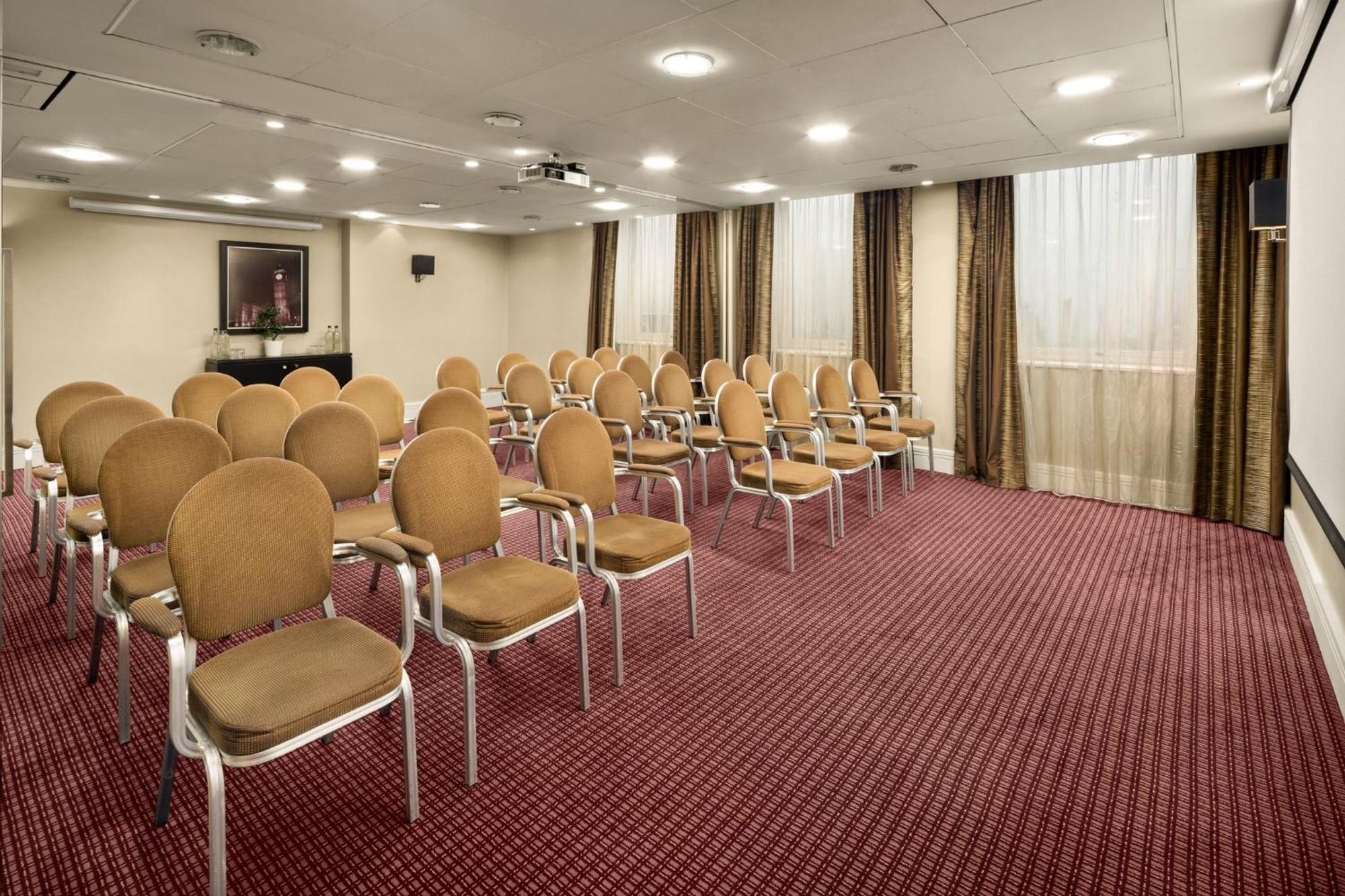 Crowne Plaza London Ealing By Ihg Hotel Exterior foto