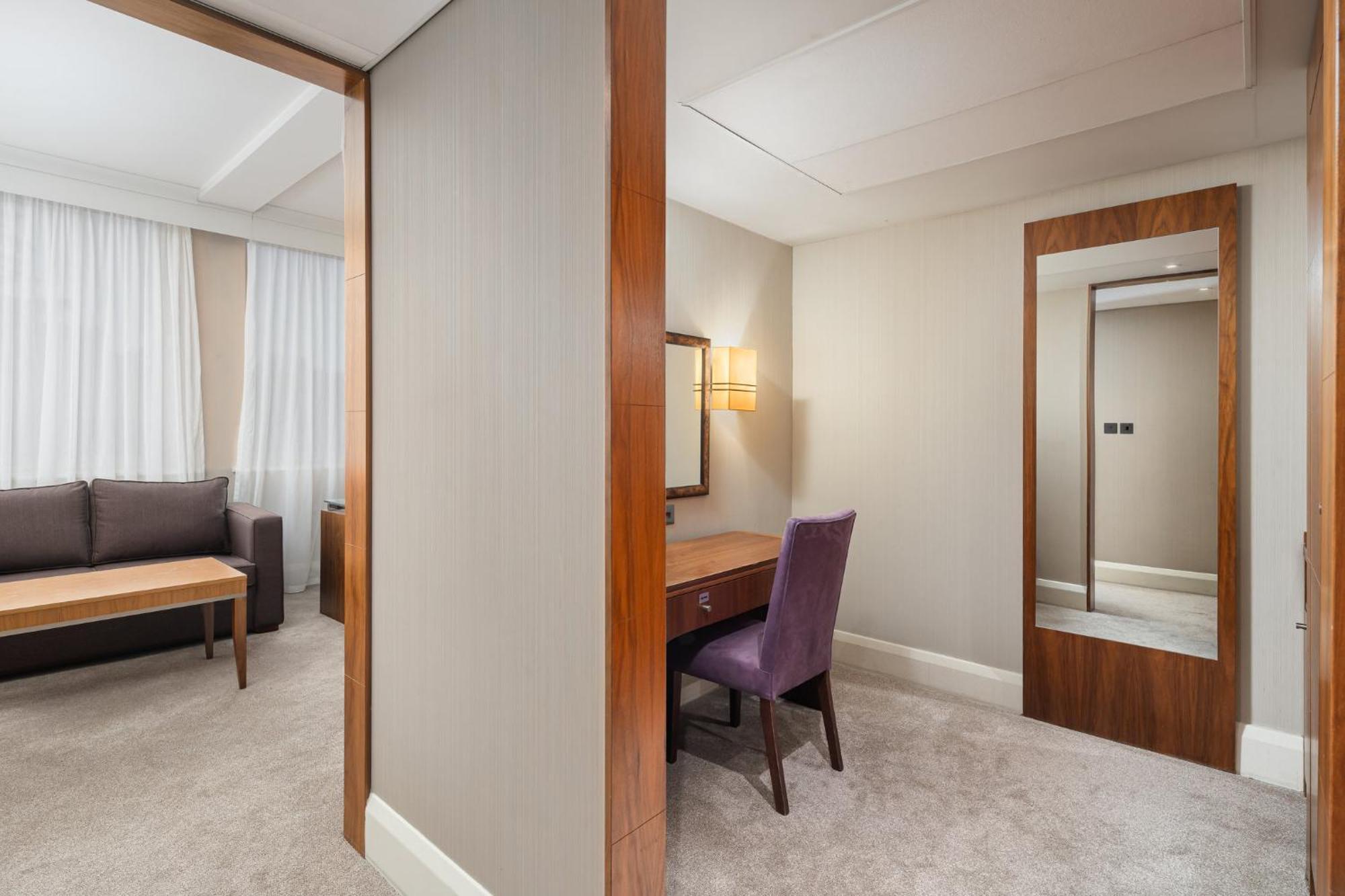 Crowne Plaza London Ealing By Ihg Hotel Exterior foto