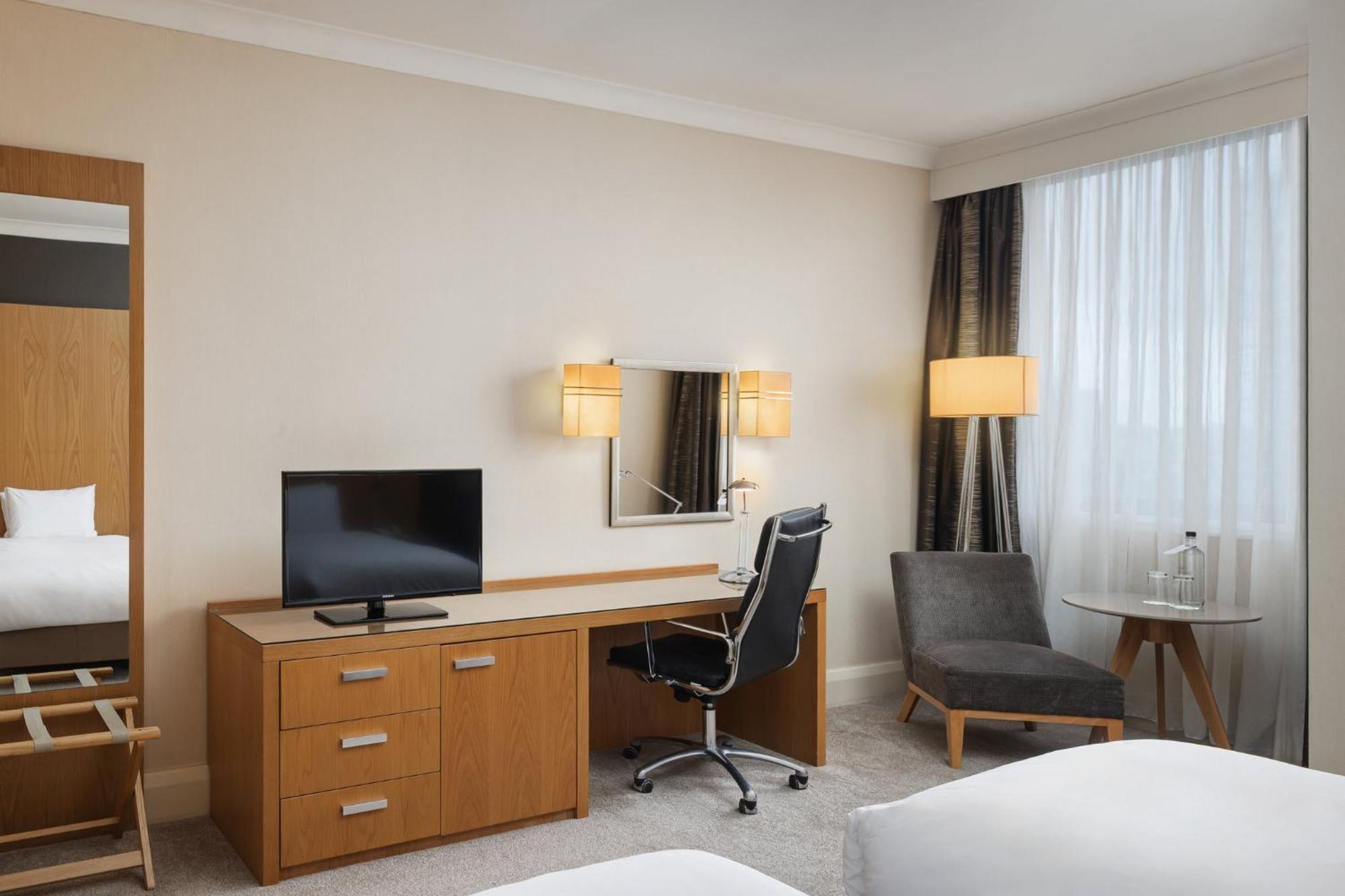 Crowne Plaza London Ealing By Ihg Hotel Exterior foto