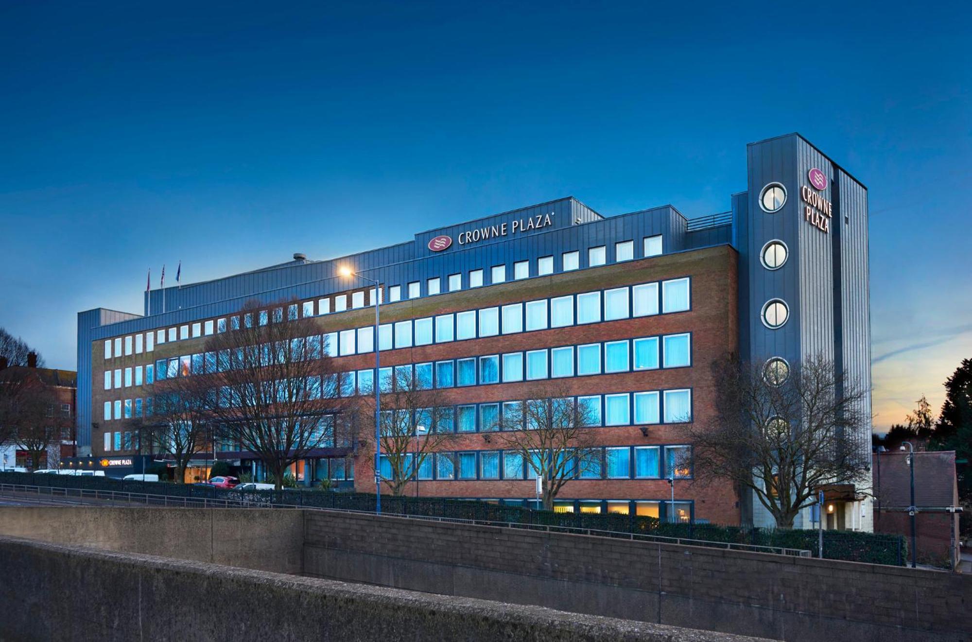 Crowne Plaza London Ealing By Ihg Hotel Exterior foto