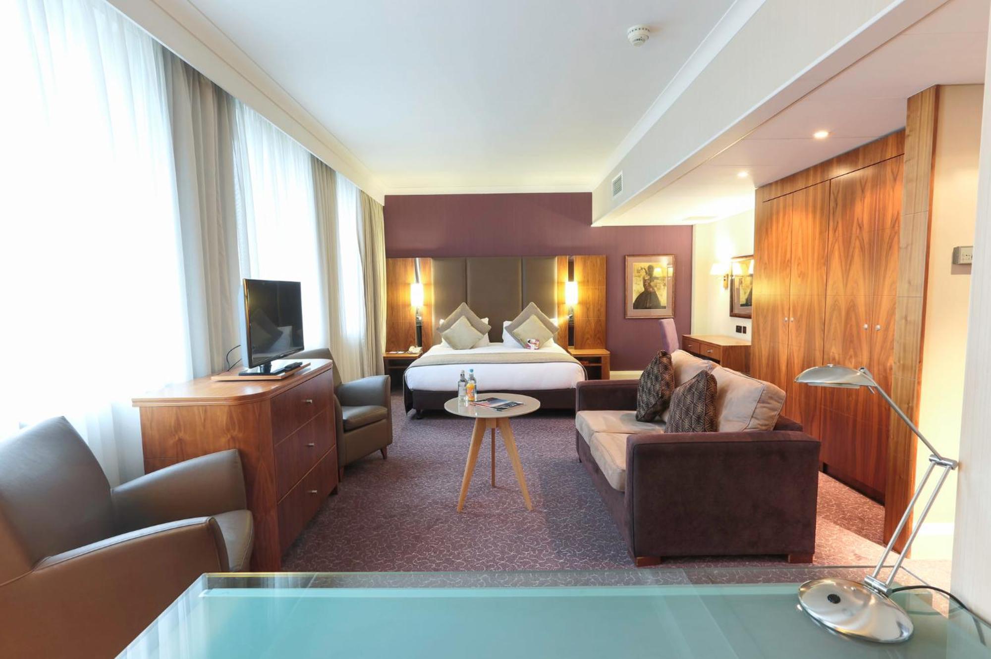 Crowne Plaza London Ealing By Ihg Hotel Exterior foto